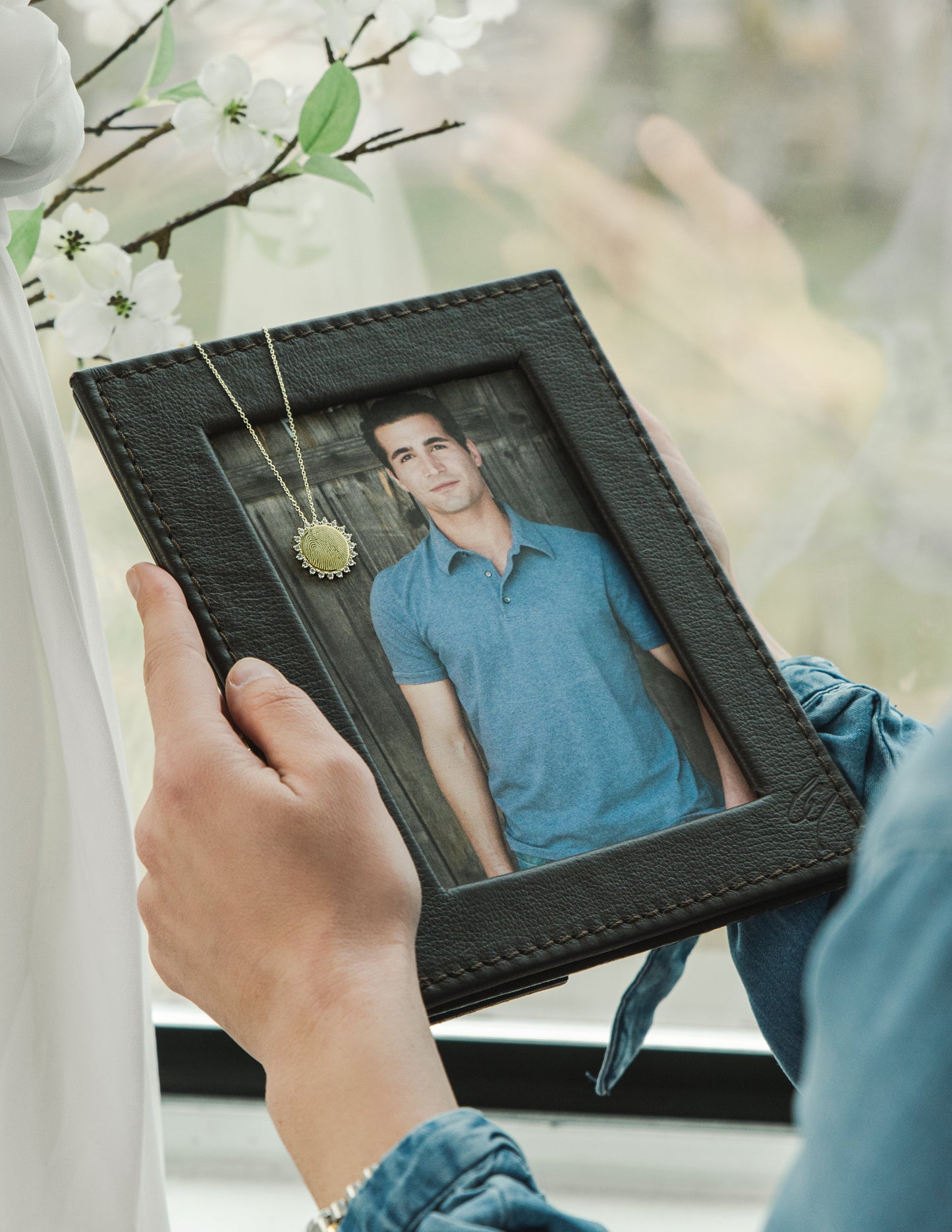 10 Meaningful Sympathy Gifts That Aren't Flowers
